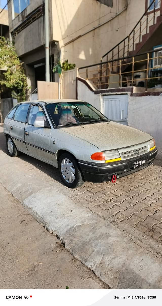 ئۆپڵ ئیسترا مۆدێل ١٩٩٣ مەکینە ١٨ ئاڕمی پلاستیک ماشەڵا لە هەیکەلی زۆر جوانە دەعمو لێدراوی نیە ڕزیوی نیە داشبڵو بەرگە دەرگای لۆکک گەرمیو کارەبایی هەموی ئیشەکات  سعری ٢٥ گەڵاو مەعامەلە
***********
