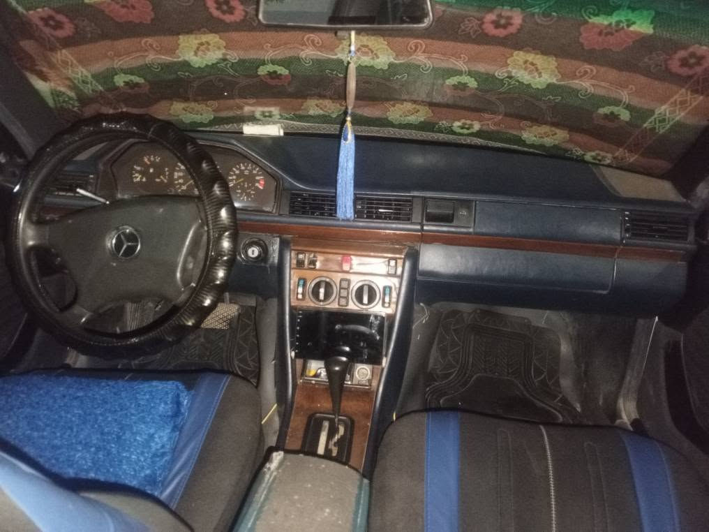 مرسيدس E300 موديل 1991 مكينه وكير بطه 3000
تخم تاير جديد صدر جديد باتري جديد كهربائيات كلها شغاله داخل جديد مابيها اي نقص تبريد ثلج 🥶 مسجل شاشه تاب 
سعر 53وبيها مجال مكاني ديالى جلولاء رقم ‏‪***********‬‏ خناقين, ديالى
