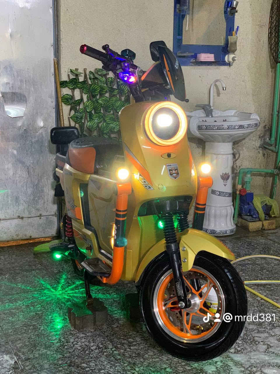 السلام عليكم دراجه للبيع x900 موديل 2025 بسرعه 111عنوالي بصره الزبير السعر 500قفل رقم ***********فقط واتساب
