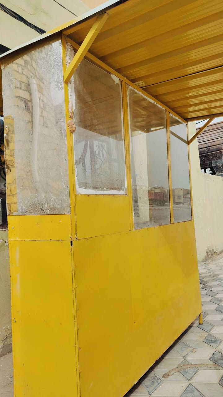 السلام عليكم كشك مال مأكولات همبرگر للبيع 
جاهز من كلشي جام وعمارية   
ويصلح يصير للعصاير او الحلويات 
السعر 350 وبي مجال للشراي 
مكاني الديوانية ***********

