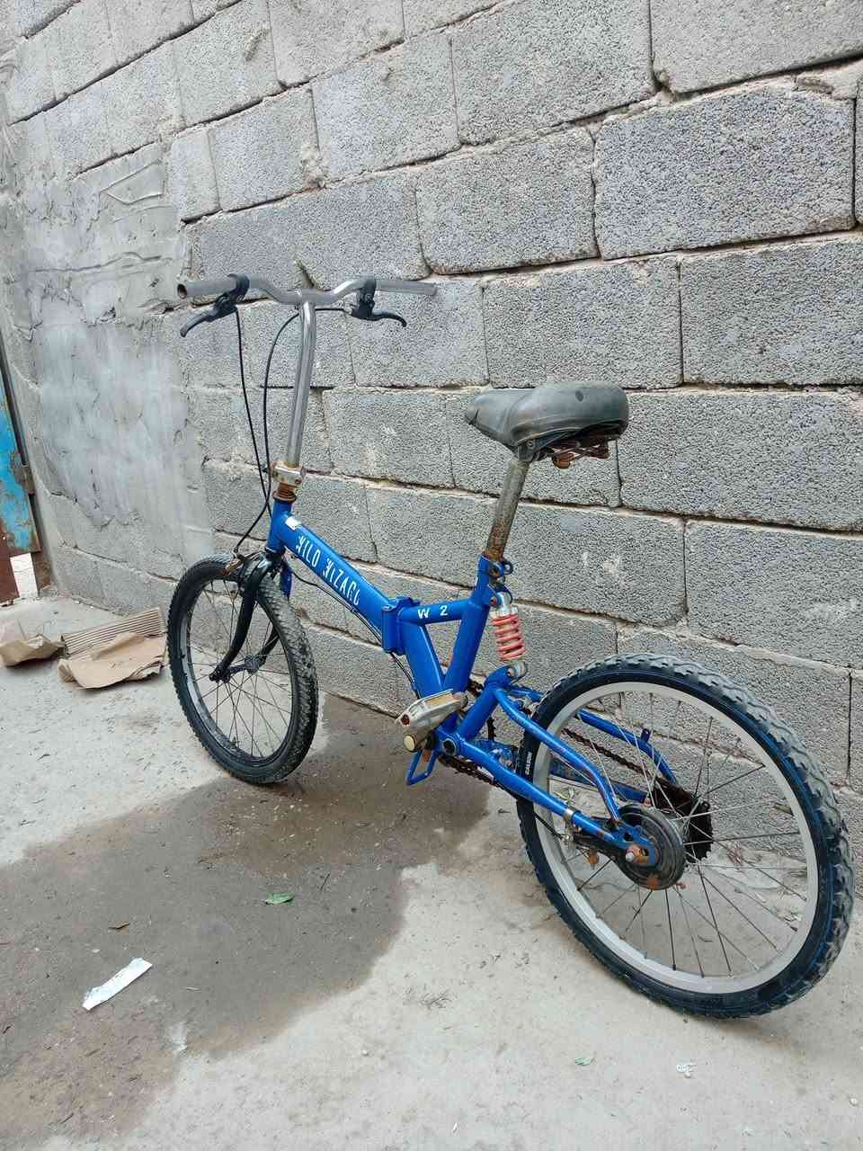 .
بايسكل ((حجم 20))  أمريكي ابو الطبگه كامل لا مصبوغ ولا هاي بلادي تايرات جدد البايسكل مال استعراض حلو وسريع ..السعر 60 بي مجال بسيط مكاني البصرة كرمه علي رقمي ***********
