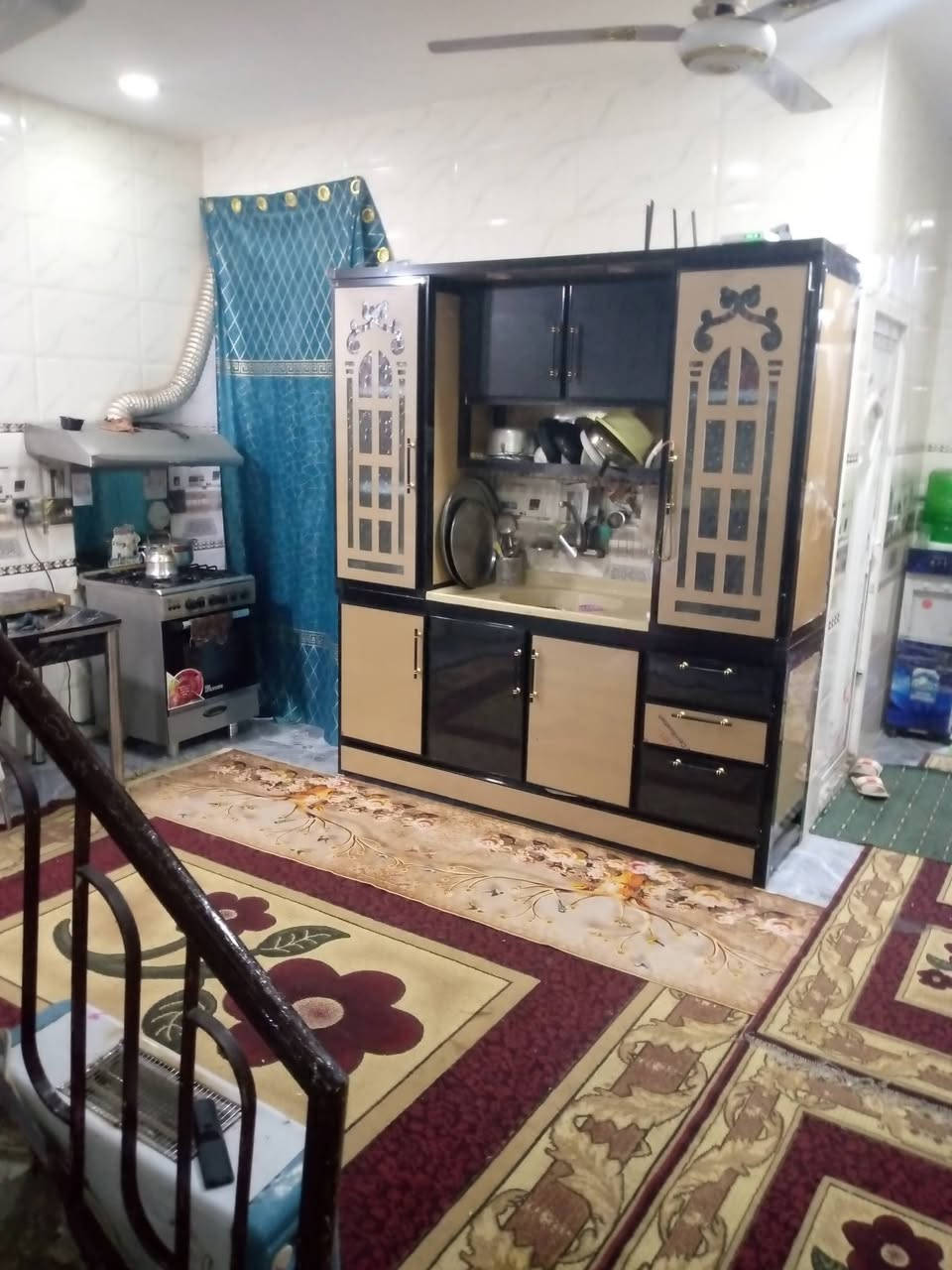 السلام عليكم بيت للبيع ١٠٠متر في نهايه حي اور مقابيل جامع بيت مجيسر قريب على مخبز بغداد البناء بلوك درجه اولى مال كلر البناء جديد سنه ٢٥ كراج +حمام +مدخلين واستقبال وحولي ومنور  وغرفه نوم والدرج مامطبك والفوك غرفه وحولي وحمام والسطح كله مطبيك اشتايكر بس البيتونه مابانيهه ومسكفه بسنديج والماطو والتانكي والكيزر من ضمن البيت والسعر ٧٥ الاستفسار الاتصال على رقم ***********
