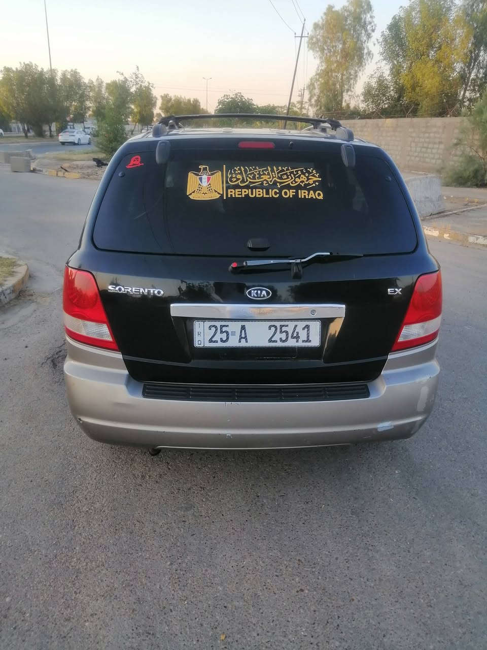 السلام عليكم سورنتو مديل ٢٠٠٤ مكينه ٦ سلندر ٣٥٠٠ اقتصادي السياره بيهه قطعتين وحالين عدتها على أيدي والحجل هم باقي بس الصبغ شي بصيط كفاله عامه كير ومكينه مكفوله صدر مكفول تخم تاير كهربائيات كلها شغاله ماكو دكمه ماتشتغل فول مواصفات تحكم مري فتحه كله شغال السياره مال جناي امانه الله ورسوله خير من الله تراي للحدود انطيك رقم دولي سبب البيع عندي ظرف طارئ مكان بغداد العلاوي سعر ٧٥ وبيها مجال ***********
