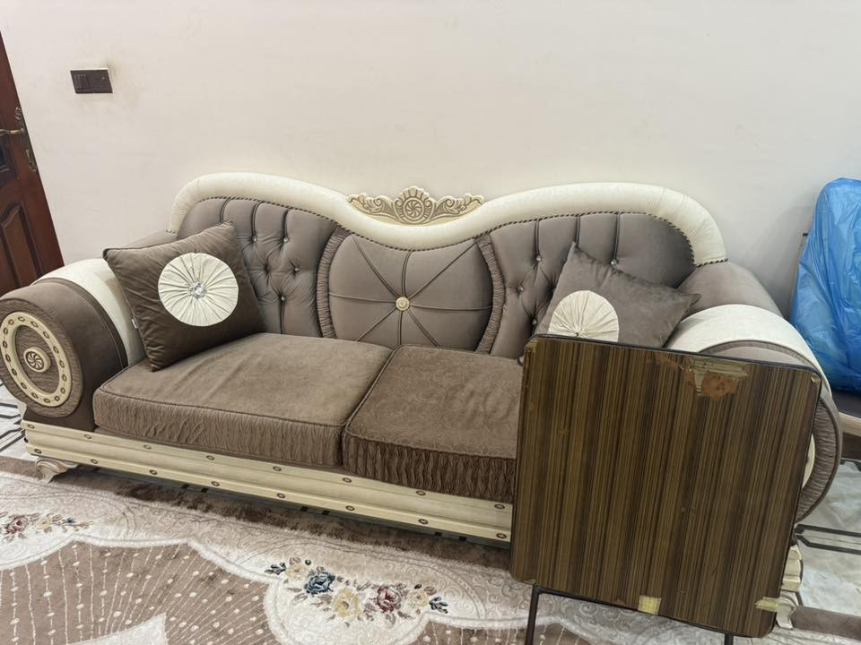 سلام عليكم. تخم رئاسي للبيع سعره 400 الف وبي مجال. كلش نضيف ومابي شي. مكاني كركوك. إتصال للرقم. ***********
