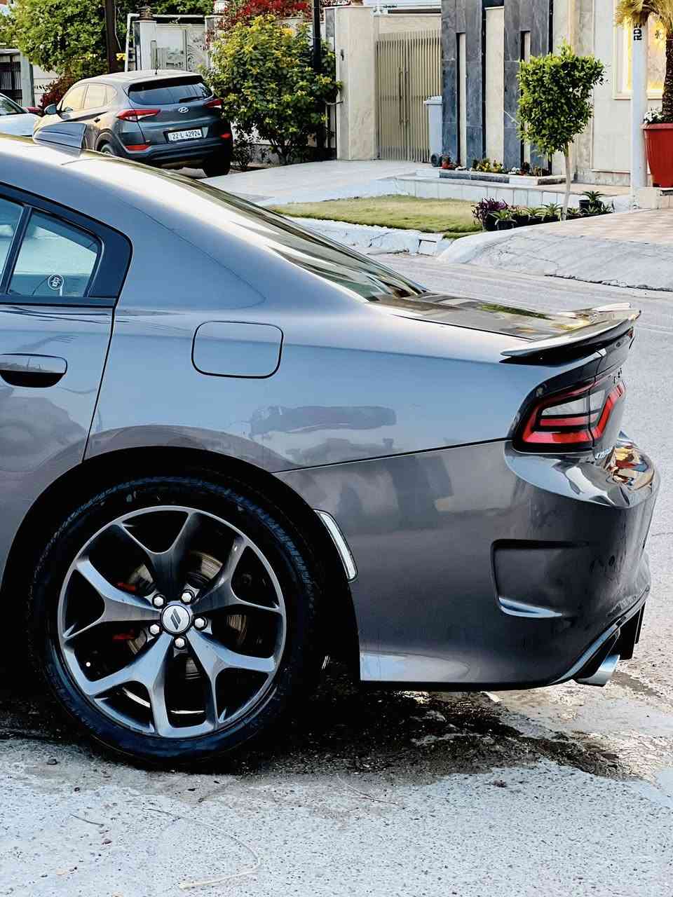 فقط فقط بيع بدون مراوس 
السلام عليكم 

جارجر جيتيgt 2019 اصل 
مواصفات معروفه 
شاشه جيبيره وسوبر تراك باك وشفات سترين وتشغيل عن بعد 
بدون ايرباك بجم كبس 
حادث خلفي بسيط صور حادث يمك 
صبغ فقط المكان الي جوه مسطره البك  لايت 
ماشيه ٥٥ 
كامله بدون اي نواقص
مكانها بغداد العامريه  
السعر 223$ بيها مجال 
***********
