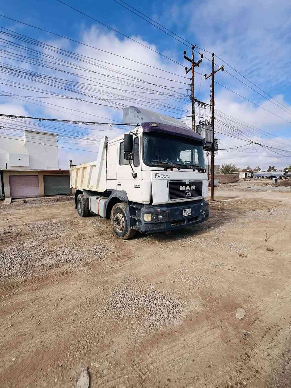 السلام عليكم قلاب للبيع مان صقر موديل 1997 رقم اربيل محرك بي تنقيص قليل كير 4+4 شرط اكسل شرط طخم تاير جديد بدي نضيف جك امامي نضيف سعر 78 وبيها مجال قليل 
اتصال***********
