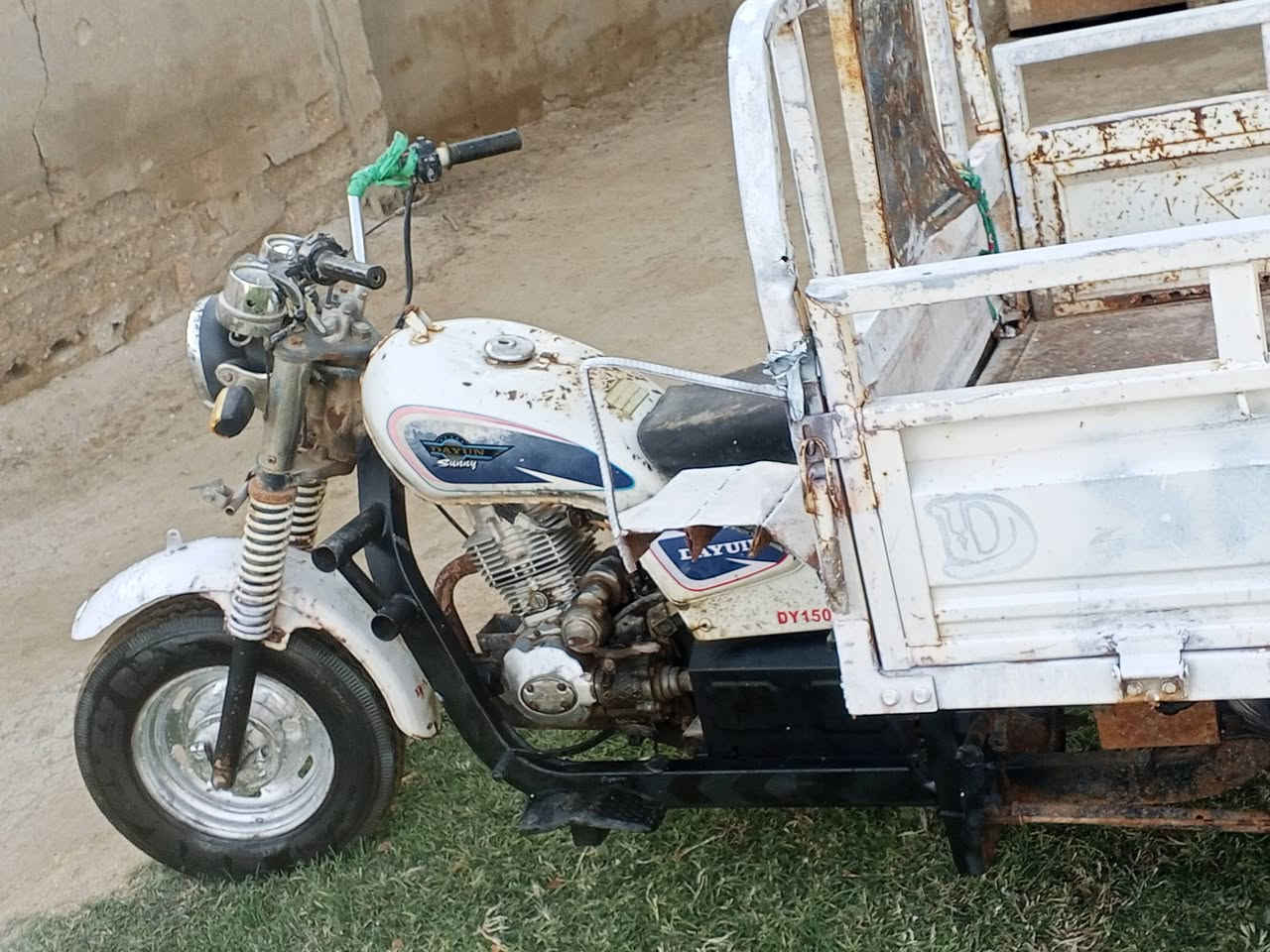 السلام عليكم ستوته للبيع 2017ادوات ستوته جاهزه شاصي وبدي وتواير نكره سلف السعر 650وبيه مجال حق الجيه  المكان الغراف قرب الامام الحمزه للاستفسار ***********
