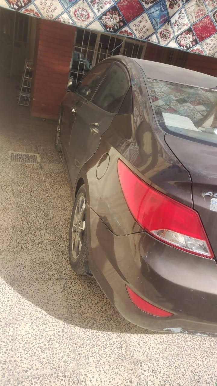 سلام عليكم اكسنت خليجي موديل 2016السياره حلوه كير ومكينه وتبريد بيه صفحه صبغ مال السايق ومبدل باب خلفي السعر 86 وبيه مجال ***********
