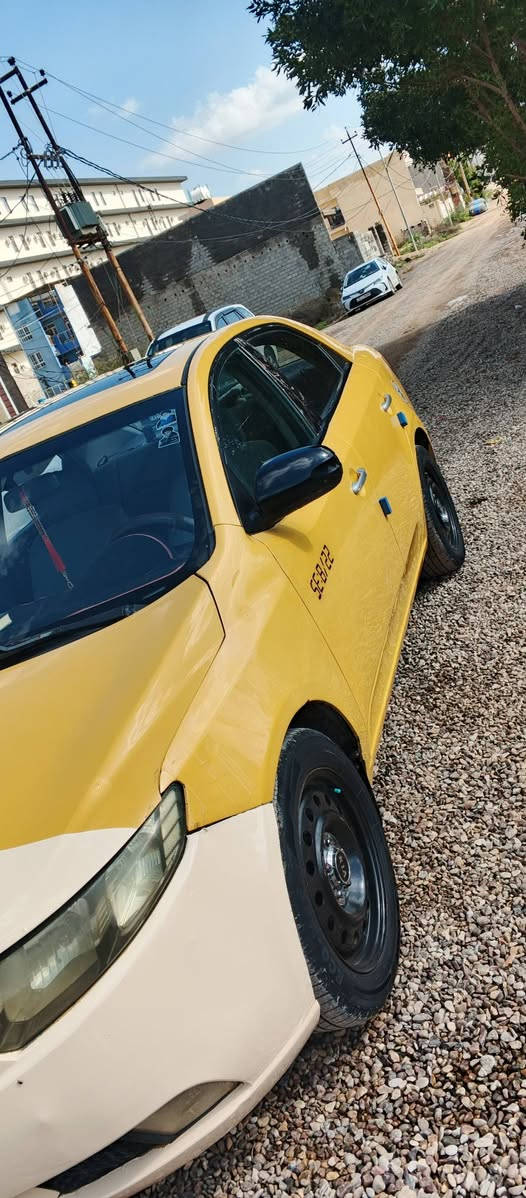 السلام عليكم فورتي موديل 10 للبيع صدر تبريدكله شغال مكان السياره بعقوبه ديالي ضررهه جملغ الامامي كير مكينه خيرمن الله مراوس حسب القناعه مصفره هيه وغرامات ***********
