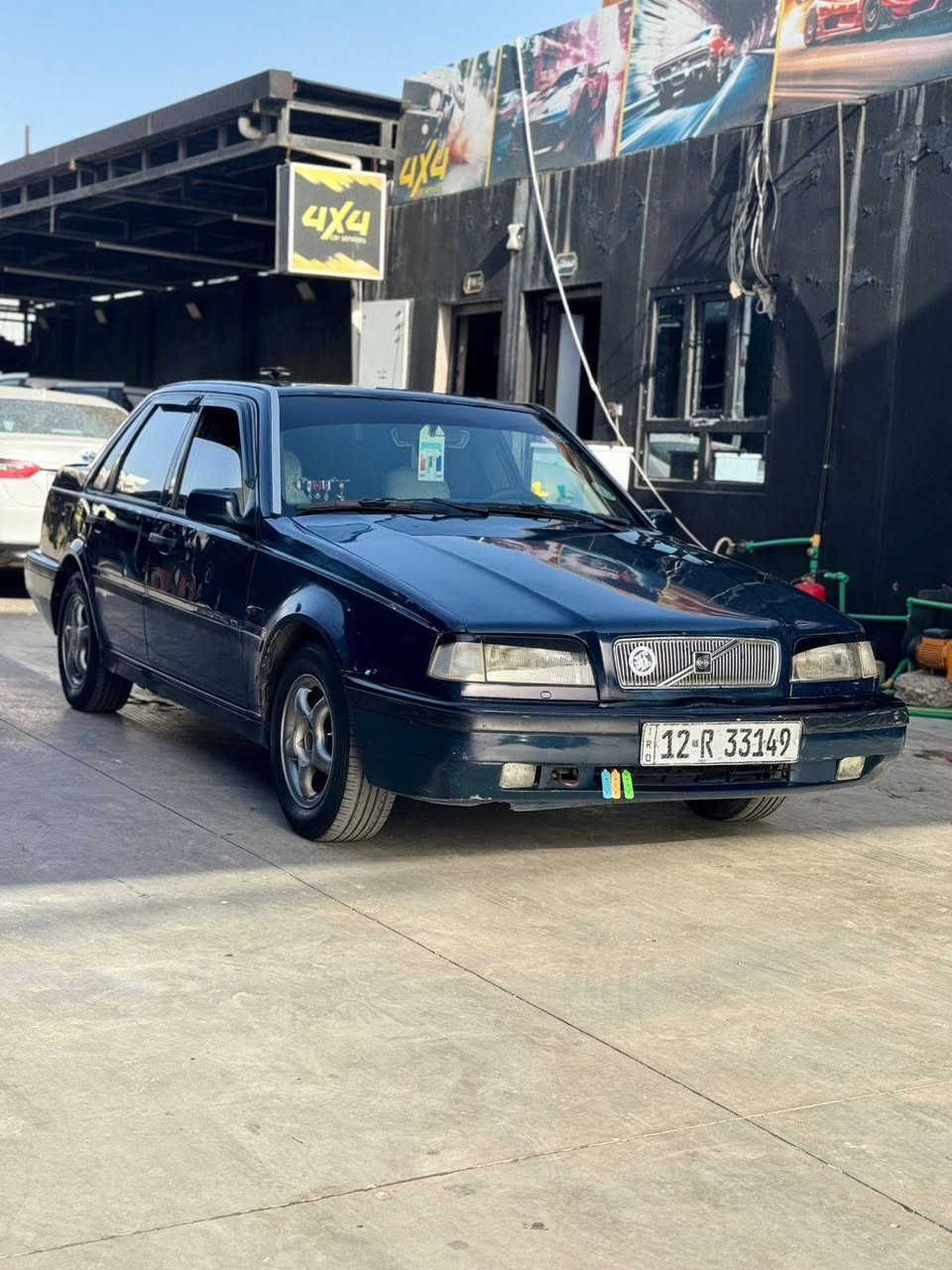 VOLVO للبيع 
موديل 1995
حجم460
مكينه جديده مال كصه
تخم جديد 
تخم تايرات جديد 
كاربون بنزين 
 داخلها حيل نضيف 
صبغ البيها دوائر ودوسات 
وبوند وصندوك 

***********
***********

