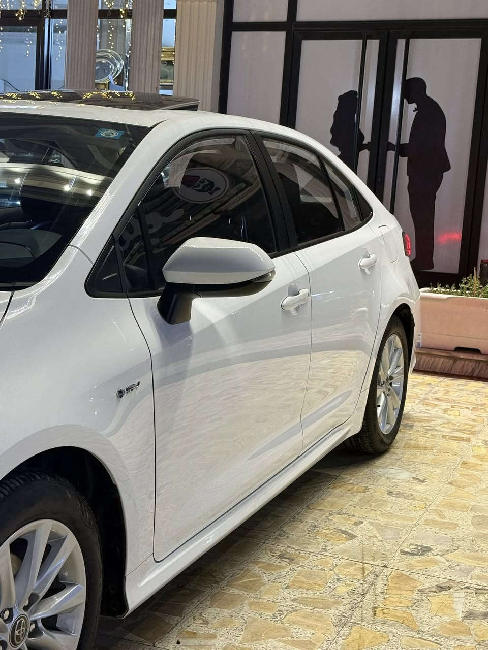 تويوتا كورولا 2025 – الشكل الخليجي، 

🔥🔥🔥🔥السعر  15/400$

⚡ مواصفات كورولا الأعلى فئة والأرقى تجهيزًا: ⚡

• 🔥 محرك 1800 هايبرد – قوة ناعمة واستهلاك وقود مثالي
• فتحة سقف بانورامية سلايد – رفاهية سماوية
•راحة وتحكم بدون مجهود
• مقاعد جلد فاخرة 
 واقيات جانبية 
•تبريد أمامي وخلفي (قطعتين) 
• رادار + تحديد مسار + قيادة شبه ذاتية – 
• تحكم ذكي من المقود – قيادة أسهل وأكثر مرونة
• زينون أمامي + LED خلفي – 
• دخول ذكي + تشغيل بصمة – بدون مفتاح،
• عداد شاشة ديجيتال بالكامل – 
• شاشة متعددة الوظائف – 
•كاميرا خلفية – رؤية دقيقة عند الرجوع
الاتصال***********
