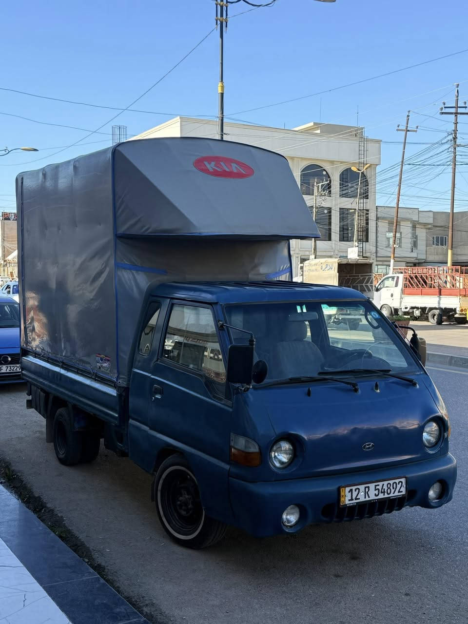 السلام عليكم 
كيات عدد 2 حمل #للبيع موديلات 200–1996 نوع هونداي مكينه وكير كياا بنكو السيارات معمرات جديد من كافه الامور رقم دولي وسنويه جديد وهزه جديده مع الچوادر كامل بأسعار جداا مناسبة 
كياا موديل 1996 ب 50 ورقه 
كياا موديل 2000 ب 60 ورقه 
شرط الوكاله والتحويل 
حصة كاز بشرط 
السنويات بأسمي شرط التحويل 
للأستفسار *********** 
مكان الكيات في الموصل شارع البكر
