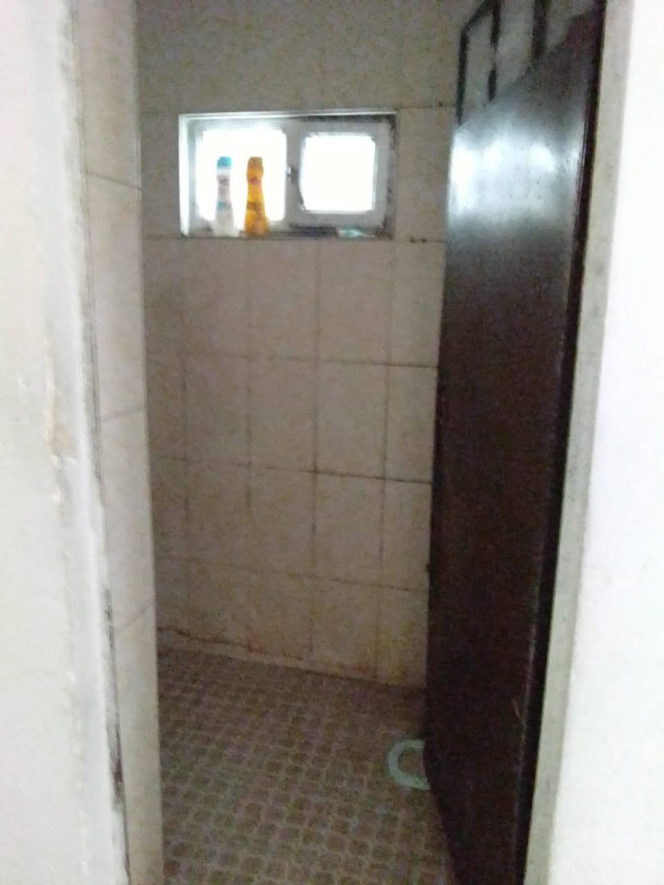 162متر بي2نوم وصاله ومطبخ وخدمات مدخلين كراج الموقع الدوره شارع 60 ايجار550
***********
