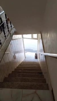 🏘️ / شقه للايجار مسـاحه (١٠٠)م طابو (صـرف )            2️⃣ طابق ثاني /...