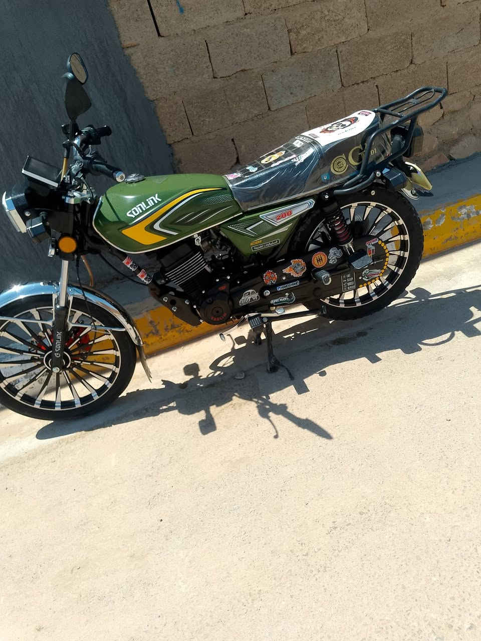 نعيد المنشور بسبب الوعود الكذابه دراجه سولنك البيع موديل 25 محرك 200 وزنجيل وضاقطه الدراجه نضافه خير من الله ونشاط ومعدل خير من الله الدراجه فول موصفات  وحله من بل صوره الشراي يتصل عل رقم  ‏‪***********‬‏ ادمن حبيبي
