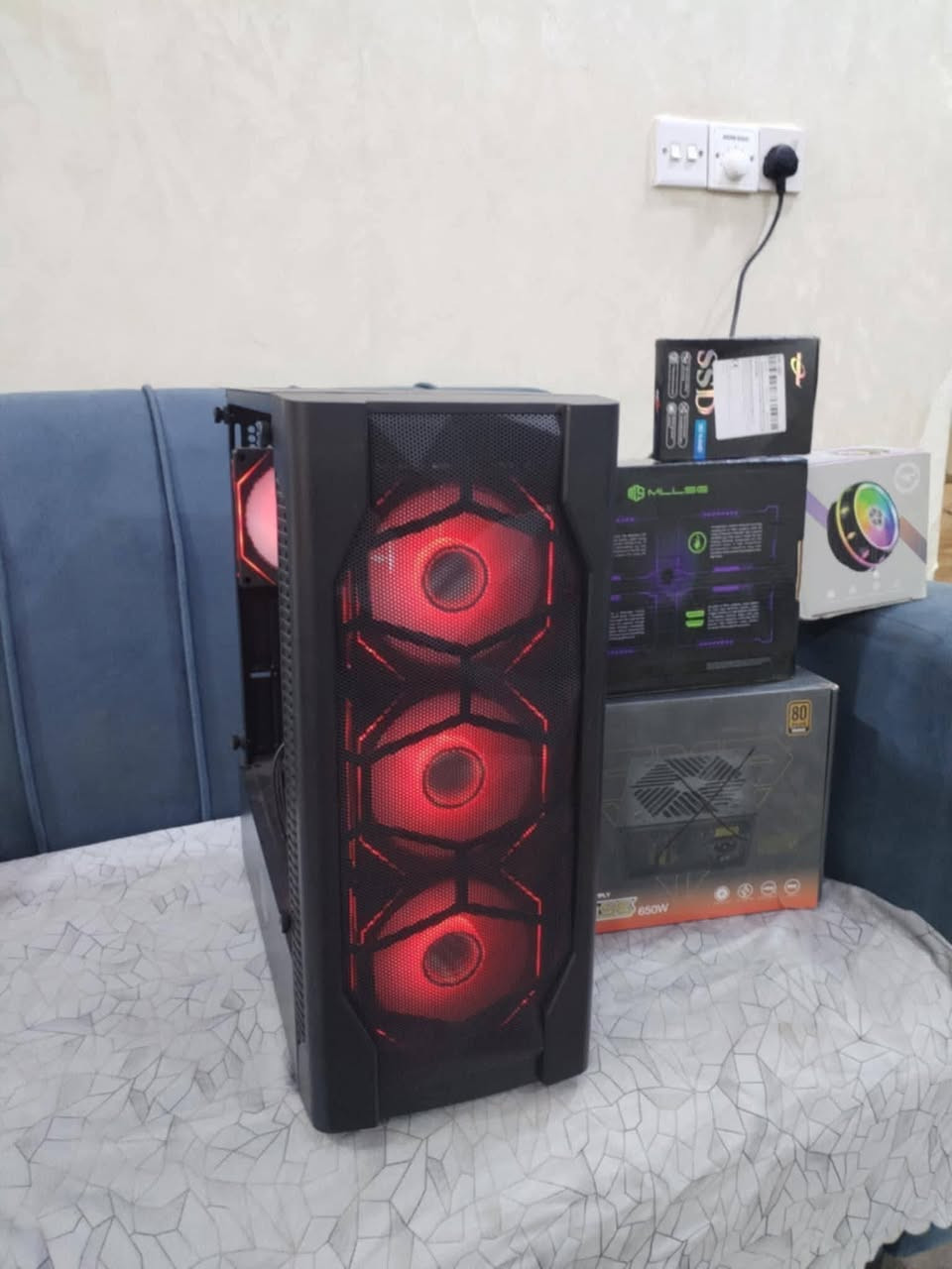الكيس البيع السعر 320،بيه مجال
بدون كارت شاشه
المعالج R5 3500Xجديد
البورد B450
الرمات  16 تردد 3200 جديد
البور سبلاي 650 واط جديد 
هارد SSD128 جديد
الكراتين كلهن موجودات
ستعمال اقل شهرين
شرط الفحص وين ميعجبك تفحصه فحصه
الشراي يرسلني
واساب
عندي توصيل 
***********
