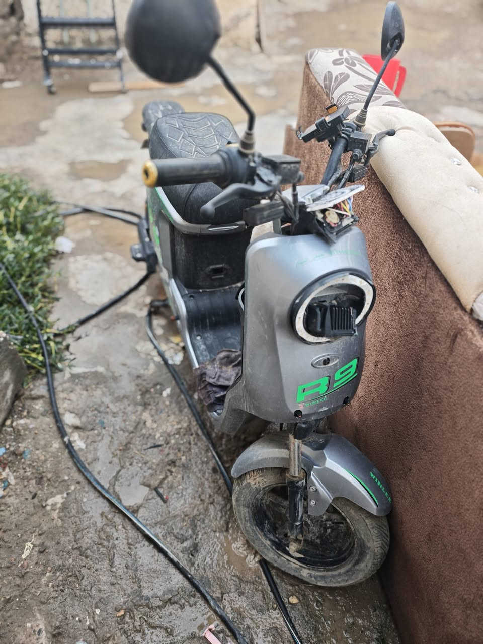 سلام عليكم دراجات عدد 2وحده R9عطلانه وحده سكنس محتركه مثل ماواضح بالصور السعر 300وبيه مجال حك الجيه ‏‪0774 197 9499‬‏ البصرة واتساب
