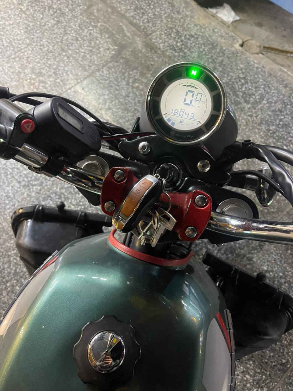 السلام عليكم دايون لاتي موديل ٢٣ ماشيه ١٨ الف دراجه نضيف كلش جانت استخدام شخصي مصارلي فترا طويله من اشتغلت بيها دلفري رقمها ذي قار رقم انكليزي وين ماجان تتحول نضافه احلا من الصور والله السعر 2700  وبيها مجال حك الجيه عنواني بغداد الدوره 
***********
***********
