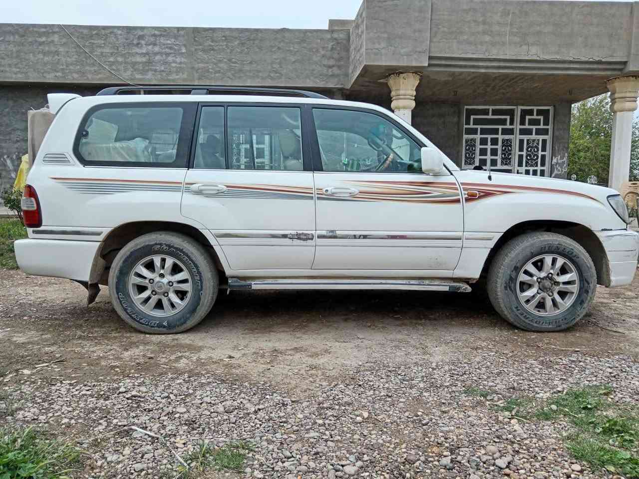 السلام عليكم... سياره لاندكروز موديل 2003 محدث 2007 مصبوغه حزام بأسمي شخصيا..  جاهزه مابيهه نواقص كلهه شغاله تبريدهه السلايد شغال كهربائيات جديده وصدر امامي وخلفي جديد... مࢪاوس سيوࢪتج حسب قناعه.. ***********.واتساب فقط
