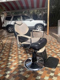 كرسي حلاقه للبيع السعر ١٠٠ 07711882340