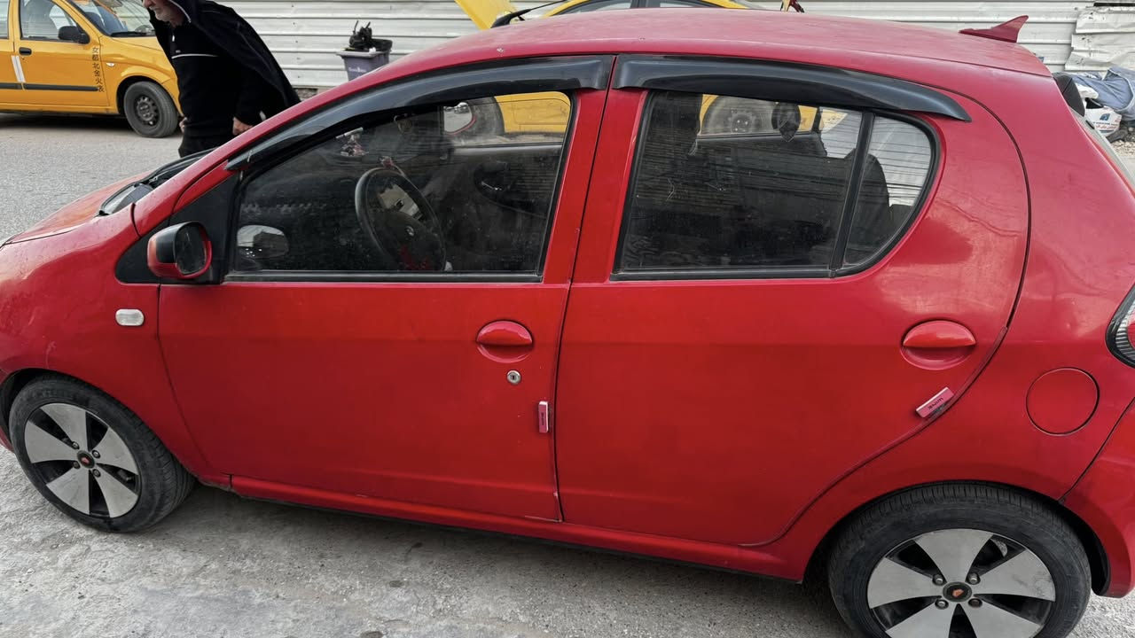 السلام عليكم
باندا موديل 2013 رقم بغداد 
كير ومحرك مكفول تخم تاير ويل كب سنويه باسمي لل شهر ال 7
نقص غاز التبريد وجامة متنزل
الله يحفظكم لحد يكسر بالسعر ماعجبك عوفه 
السعر 55 وبيهة مجال 
مكاني بغداد حي الجهاد 
***********
