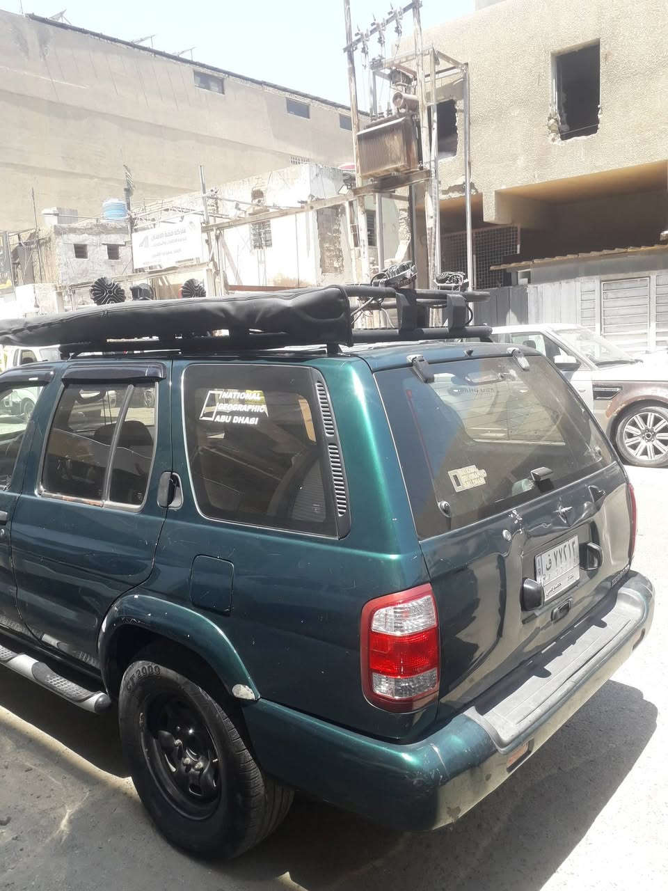 نيسان يد فندر  موديل ٩٩ طرف ثلاث بيه مكينه  ضعف عرضها ٤٥ بيه مجال رقم هاتف ***********
