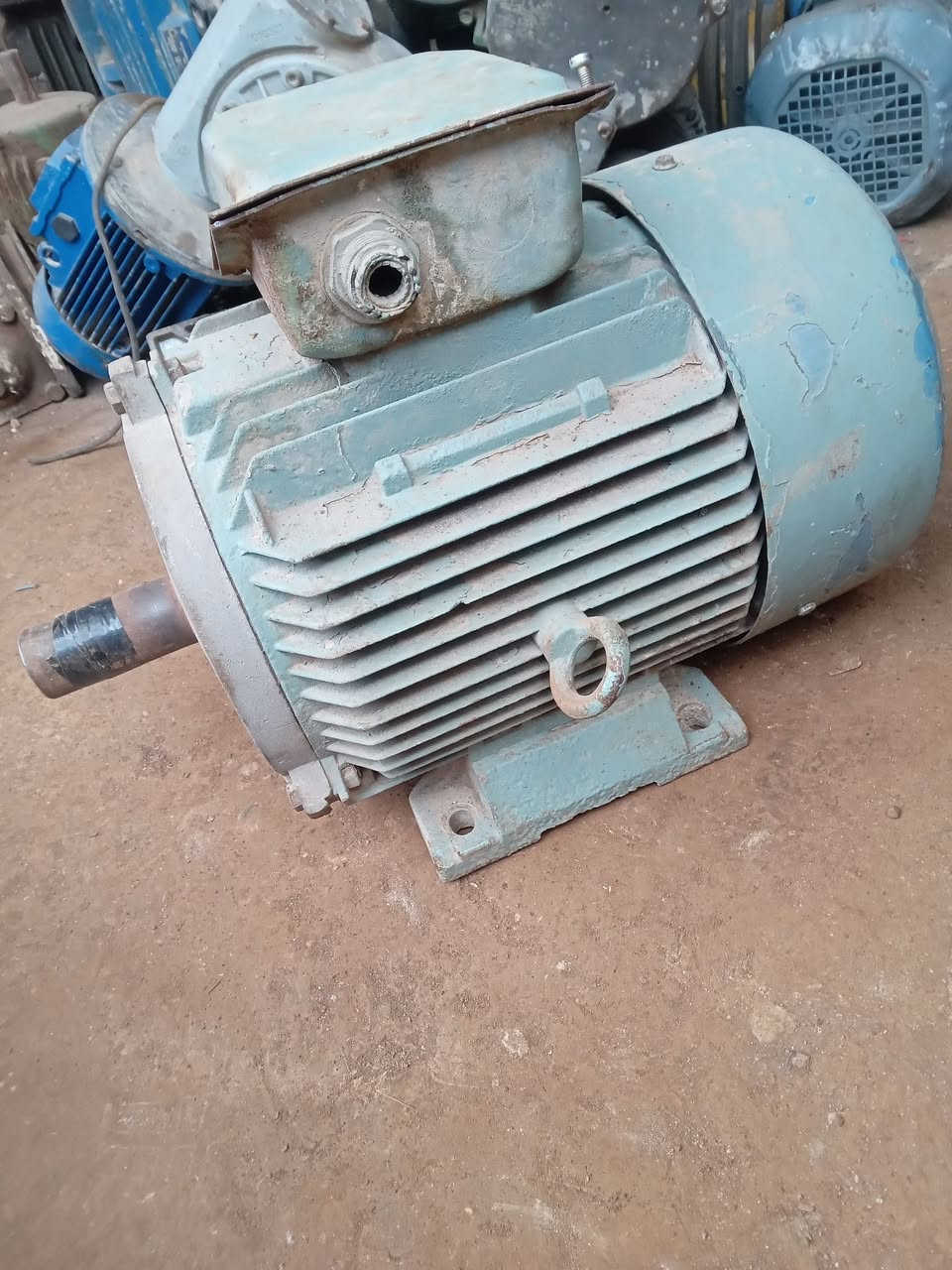 ١٠ حصان ٣٠٠٠ استندر السعر ٣٠٠ الف وبي مجال ابوغريب ***********
