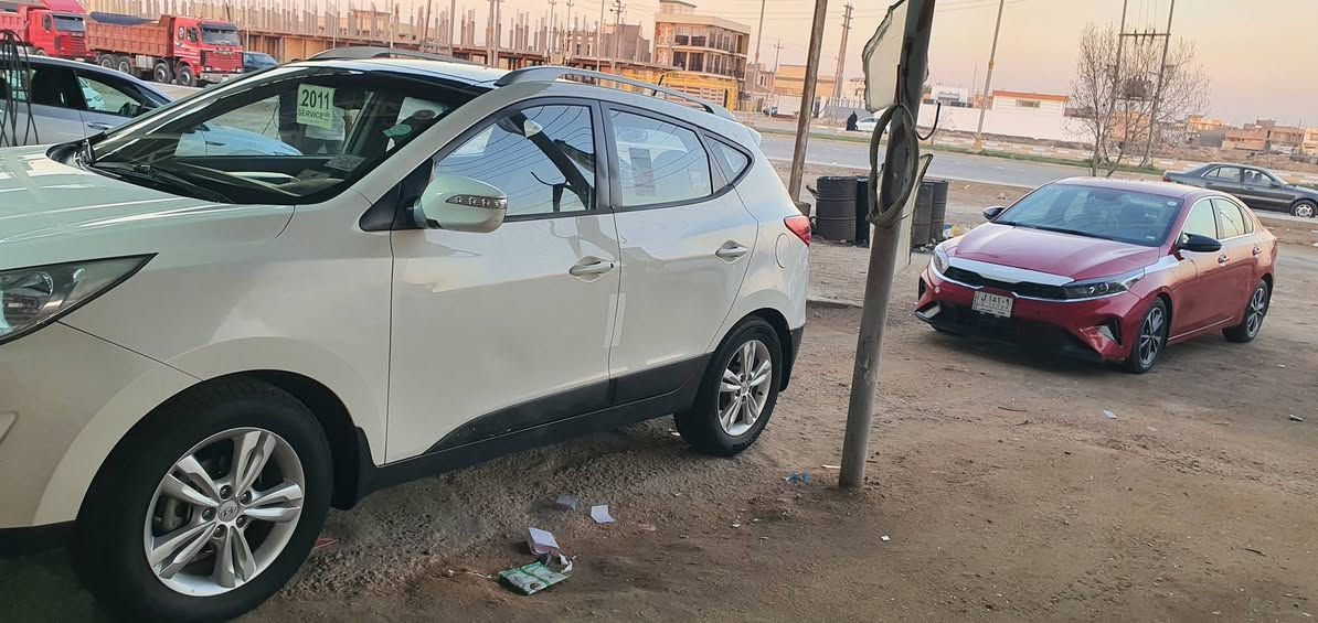 السلام عليكم توسان 2011 خليجي مكفوله كفاله عامه ماعده الجاملغ الامامي بي بارد قليل ومصلح  السياره احله من الصور خير من الله  جاهزه للخير  السياره فول رقم واسط   معروضه 130 وبيه مجال قليل  ***********
