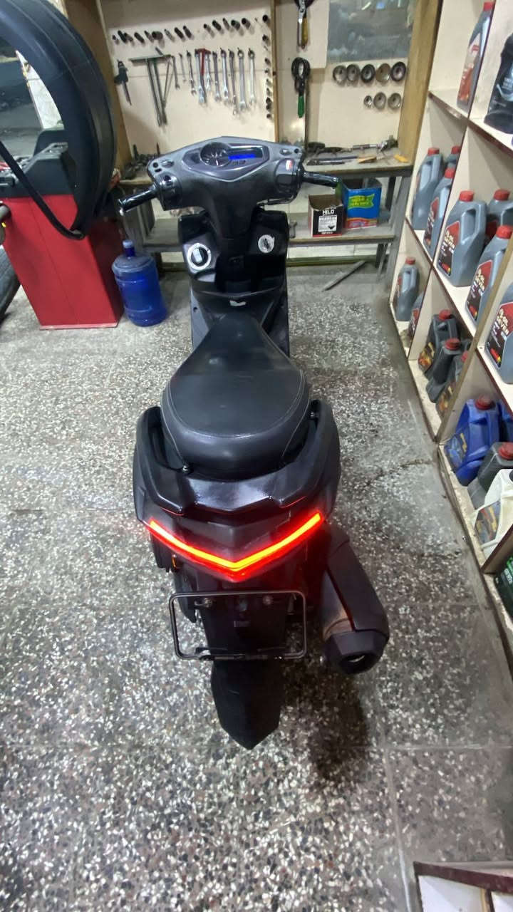 سلام عليكم شمعه يابانيه دراجه ناعمه وحلوه بيه ملاحضات مثل كفره يرادله تريب دراجه بيه كور رياضي سمارت وبيه كلجات بس مكينته وكهربايت كلش نضاف  كامله من كلشي اي نقص مابيه 
مكاني بغداد لحريه ***********
سعر1100وبيه مجال
