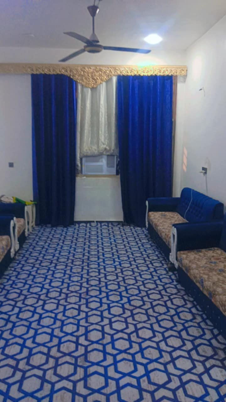 السلام عليكم بيت مساحته 100 متر طابو زراعي صرف سند 25 كافه الخدمات مي وكهرباء ومولد خط ذهبي العنوان الحله المهندسين مقابل مدينه العاب ارض بابل مجاور الجملون السعر 51 وبي مجال ***********
