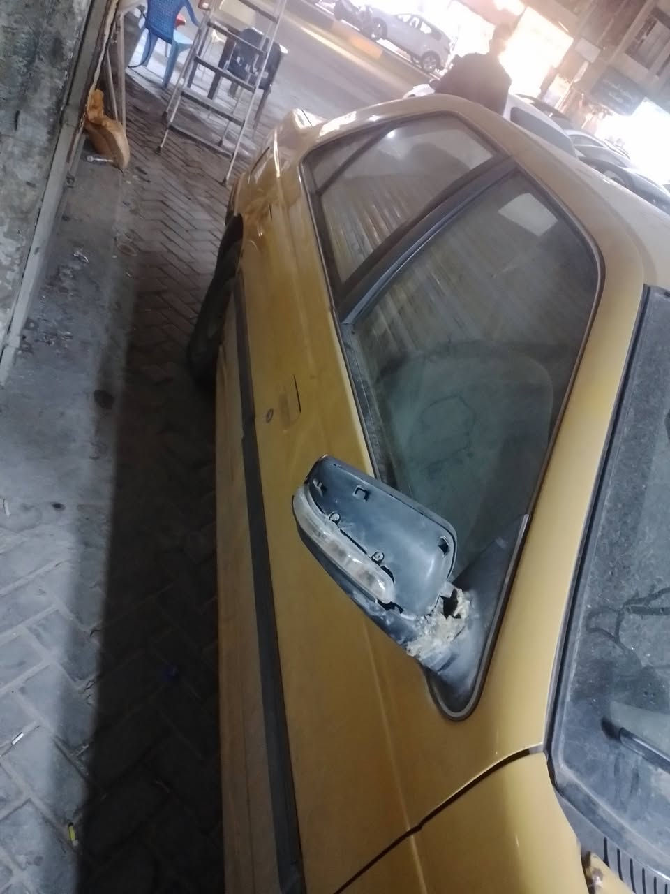 السلام عليكم   سيارة بيجو بارص مديل ١٥ سيارة كامل فقط نقص صدر العنوان  بغداد  الاعظمية ***********
