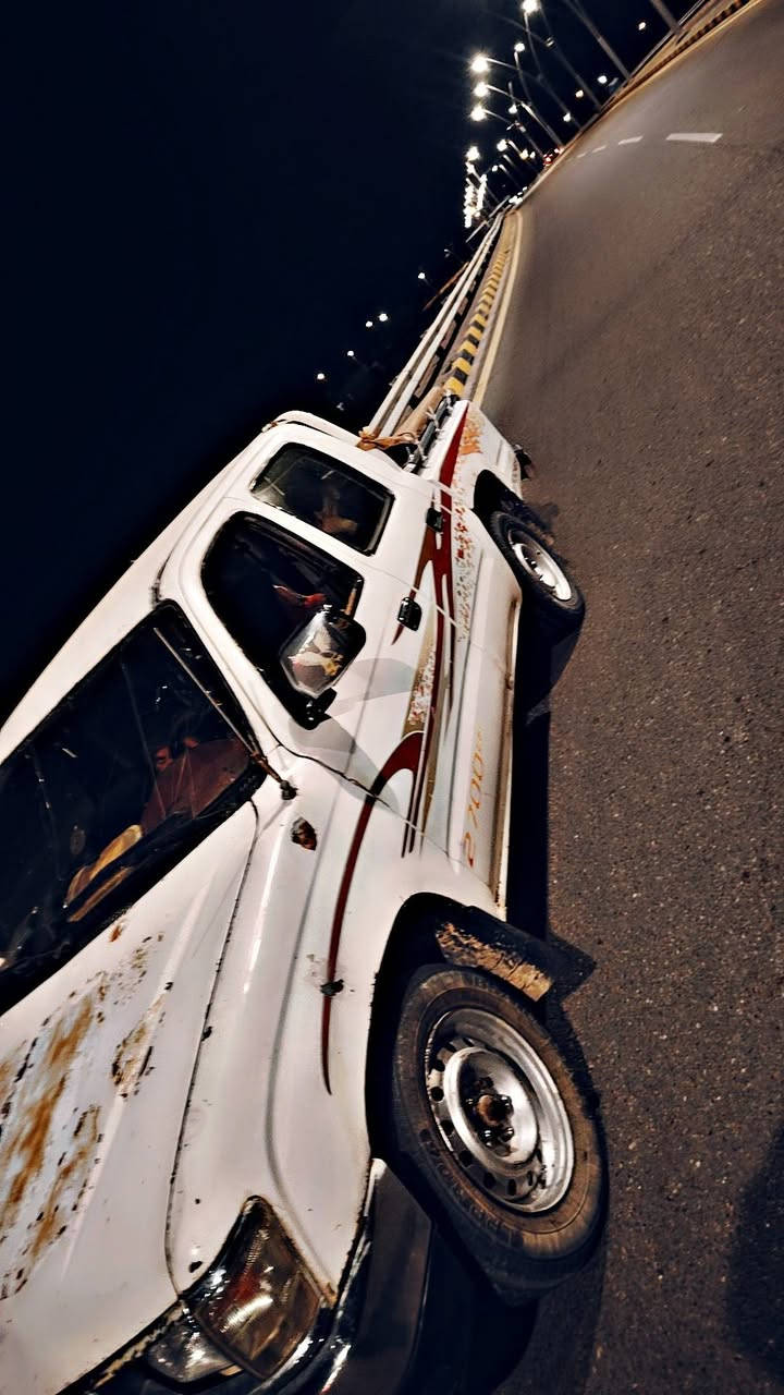 السلام عليكم ورحمة الله وبركاته للبيع سياره تيوته موديل 2001 محرك 2700 محرك وكير واكسل شرط الفحص السياره مثل ما واضحه بالصوره يرادلها شغلات بصيطه مكان السياره الفلوجة متواجد على هاذ الرقم ***********
