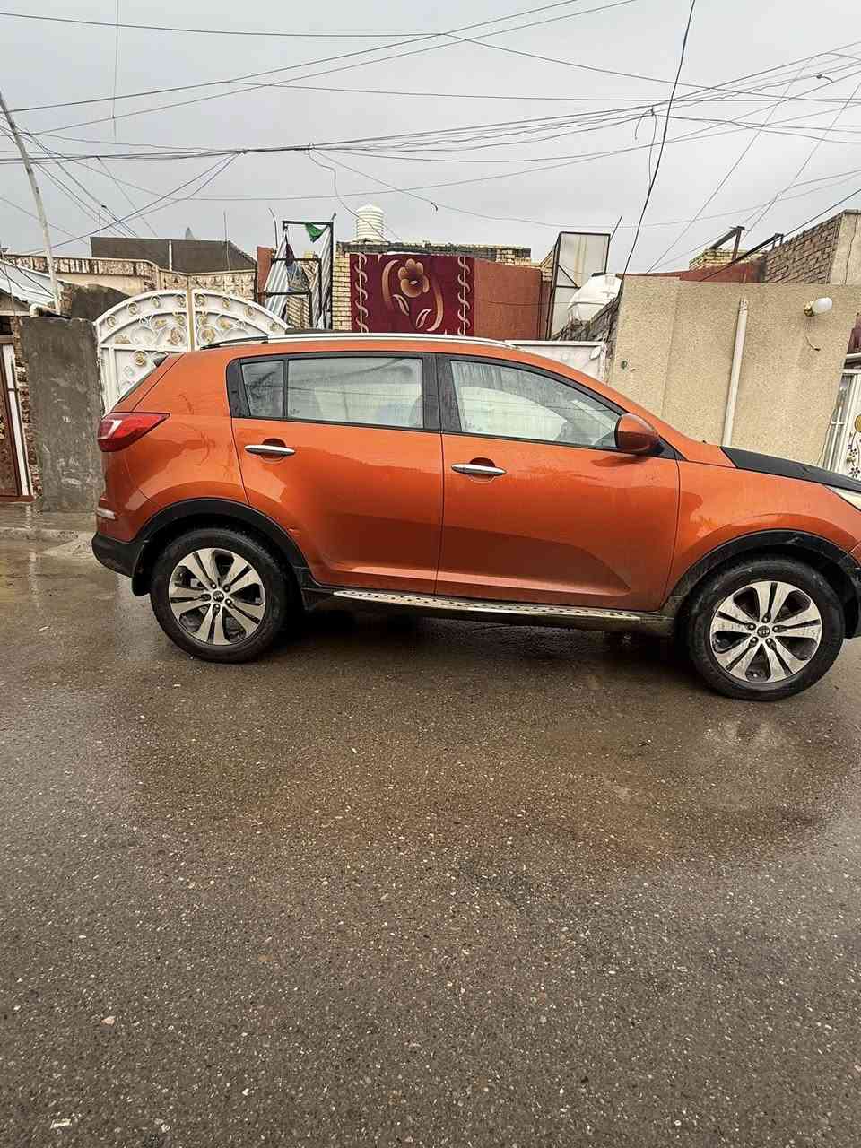 السلام عليكم  للبيع سبورتج   2011 خليجي لون مميز  (مشمشي )رقم شمالي   عنواني بغداد العبيدي السياره معروضه 130$ وبيهه مجال حك الجيه تحويل وكاله صاحبهه موجود   السونر موجود هذا وبيهه طختين بسيطات بعد السونر  صارن واي شي اني حاضر للاتصال ***********
