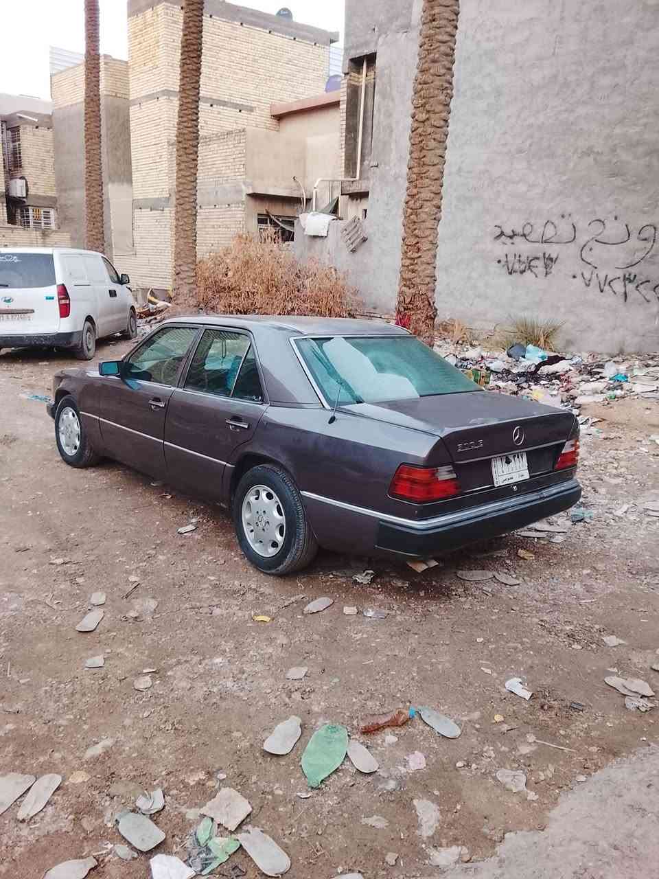 سلام عليكم مرسيدس دب🇩🇪 موديل 1991🧿للبيع بلاديه 6سلندر قبق اسود E300 سياره بيه صبغ شبرين بل جاملغ لخلفي وبارد بخشم لجاملغ المامي تخم تاير جديد وصدر امامي خلفي قبل سبوع اشتغلته كير ومحرك بلاد خير من الله 🪬تبريد شغال🥶 نواقصه مرايه جانبيه و دكمه مال اشاره بس غيه مابيه لون احمر عنابي بيه جراد قليل بس بوليش عوزه بس هيه بيه شوفه حلوه نصبته سعر (71)بيه مجال بيع مستعجل 🔥 ستفسار (***********)مكان بغداد شعب حي لبساتين 🙋💯
