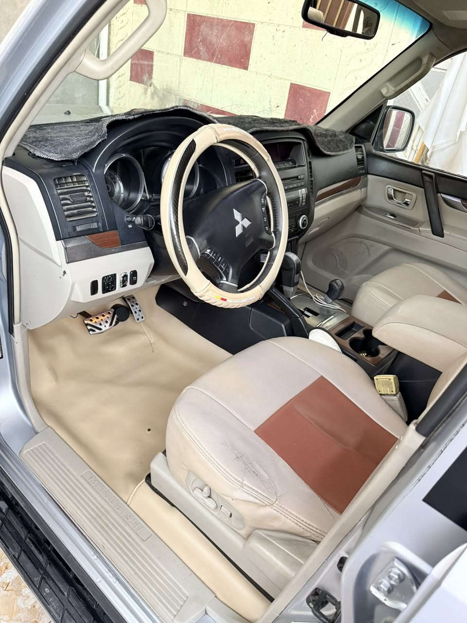 باجيرو موديل ٢٠٠٨
حبتور باسمي 
كشنات كهرباء و تدفئة تبريد 
سياره جاهزه سبعه راكب
حساسات خلفيه 
مري شفط وبعد مواصفات هواي معروفه مواصفات الحبتور
بيه فقط دعاميه إماميه تعبانه والبنيد بيه جراد
رقم بغداد 
اتصل وبيك خير وتدلل
***********
