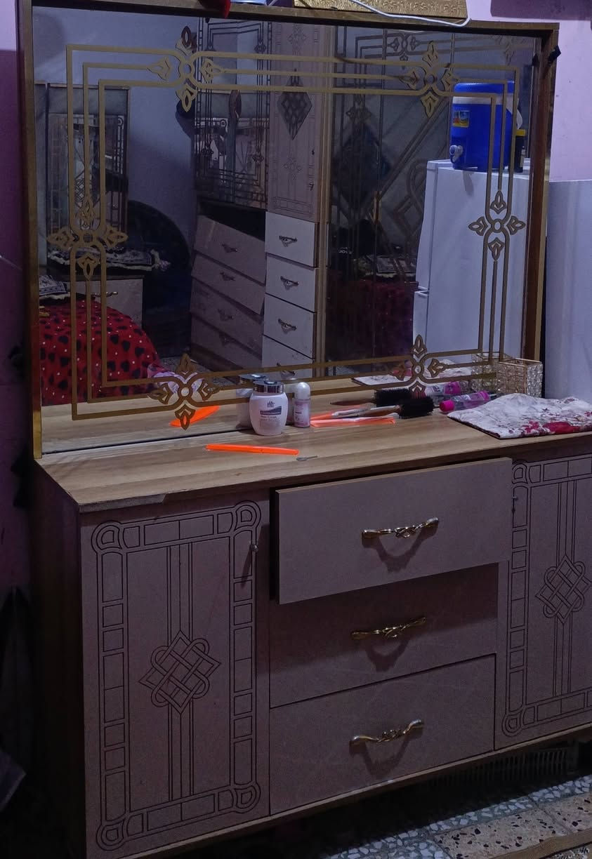 سلام عليكم غرفه تركيا للبيع 6 قطع غرفه نضيفه والله سعر 800 وبيهه مجال *********** مكاني كحلاء
