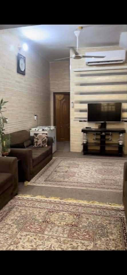 السلام عليكم دار للبيع المساحة ٨٤متر طابقين بناء حديث أرضية مرمر تغليف سيراميك هندي موقعه ممتاز شارع تبليط وخدمات الموقع حي العباس الفرع الاول الفرع المؤدي الى فندق البارون

الرقم:***********
