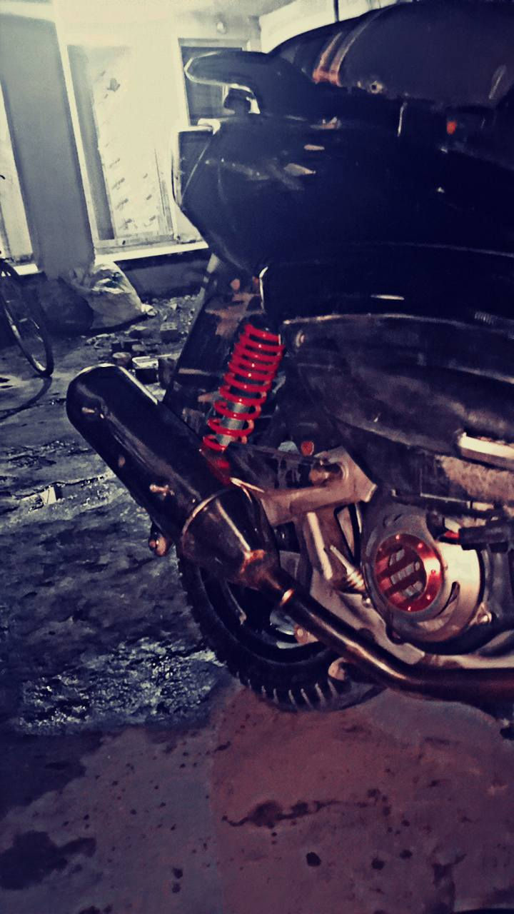 السلام عليكم سكنس فحل طلاعات نوزل 
مكينه واكسل كفاله مكينه هاون 
الدراجه بيه تزويد بسيط 
قبق بانزين 
صالنصه رياضي NCY
قطره RGS
قبق فلاوين RGS
يدات بريكAHE
ختم واحد الدراجه 
مكينه مكفوله كفاله 
شرط شلعه ومعدل 
مكاني بغداد بوب الشام 
سعره ب550وبيه مجال قليل نقص بس سكن امامي اليسره 
***********
