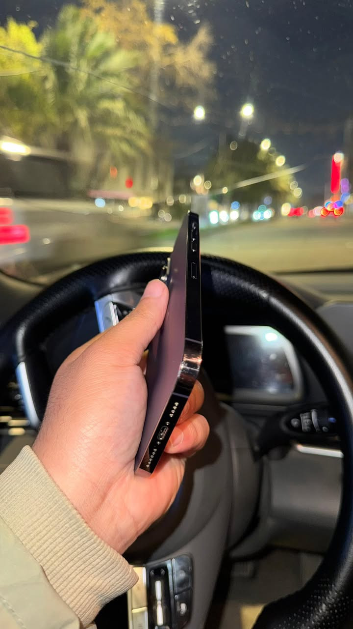 سلام عليكم 14 برو ماكس. 256 نضافة 95  بطارية 81 وتر ما مفتوح ولا مبدل بي اي شي وين متريد افحص الجهاز مابي ملحقات كارتونة وواير شحن نموذج AAAرايدة ب825 وبي مجال بسيط عنواني كرادة أو الدورة ***********
