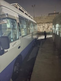 كوستر موديل 2004 تبريد و تدفئه شغال منضومه غاز حداديه ما بيه اي نقص ضر...
