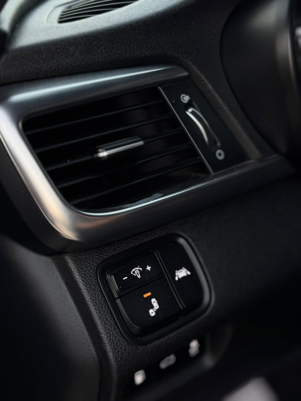 ‎السلام عليكم
‎اوبتما 2018SXL
‏‎رقم سليمانيه بأسمي 
‎ماشية 90ميل
‎السعر ١٥٥

‏‎✅فول الفول ١/١
‏‎✅ لايت فول ليد حاجب مع دبل عدسه متحركه ترحيب وتحريك مع الاستيرن
‏‎✅مري شفط + اشاير بالمري +قلاب
‏‎✅رادارات جانبي وامامي وخلفي 
‏‎✅بنوراما 
‏‎✅محرك 2000 تيربو 
‏‎‏ ✅ثلاث انظمه قياده 
‏‎‏ (eco_normal _sport)
‏‎✅بصمات عدد 4(تشغيل +ابواب+سايد بريك +صندوگ)
‏‎✅كشنات جلد بقلاوه  
‏‎✅كشنات تدفئه تبريد الاماميه والخلفيه بس تدفئه 
‏‎✅كشنات اماميه كهرباء وخزن وضعيات
‏‎✅شاشه اكبر حجم وكامره وحساسات ونظام مع كار بلي واندرويد اوتوGps 
‏‎✅سستم صوت Harman/kardon 14 سماعه +دمامات 
‏‎✅نضام ترحيب 
‏‎✅سايد بريك بصمه ‏Auto hold
‏‎✅بردات خلفيه بلاديه 
‏‎✅يدات كروم 
‏‎✅نظام توقف مفاجئ
‏‎✅تحديد مسار 
‏‎✅كاميرات محيطيه ٣٦٠ درجه 
‏‎✅لايت بيده الابواب 
‏‎✅️لدات داخليه  بالابوب
‏‎✅شاحن لاسلكي 
‏‎✅مخرج للشحن ومخرج USB 
‏‎✅شفتات ستيرن تستخدم بالكير العادي 
‏‎✅تبريد قطعتين 
‎✅ستيرن على شكل
       دبل كزوز
                                                                  قيادة ذاتية وبعد بيها هواي مواصفات
الضرر : دعاميه خلفيه تحديدا مكان الاسبير
السياره بيها قطعه صبغ فقط الباب الخلفيه عكس السايق
للاتصال
***********
‎مكان السياره نجف
