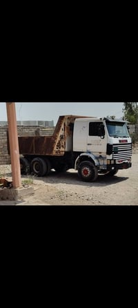 للبيع سكانيا حجم320  محرك113 سقف وسط موديل1994 رقم نينوى اخضر شرط التح...