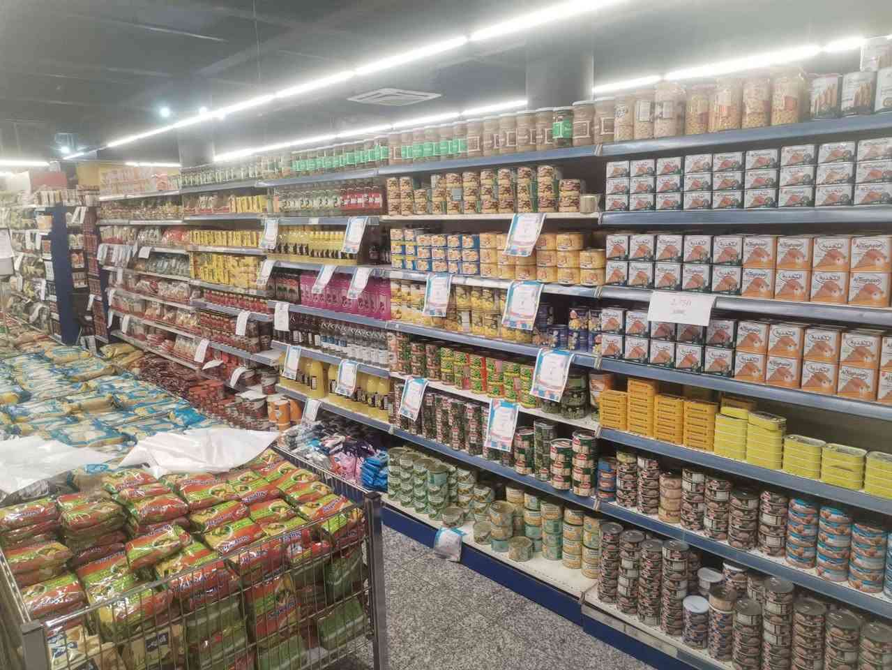 غراض اسواق للبيع
رفوف جانبي + ميز كاشير  حرف U + ميوزه مخضر + عربات تسوق حجم ٨٠ لتر و ١٢٠ لتر + سلات ارضي ثقيل + فاترينات جام مكان ديوانية اتصال 
***********
