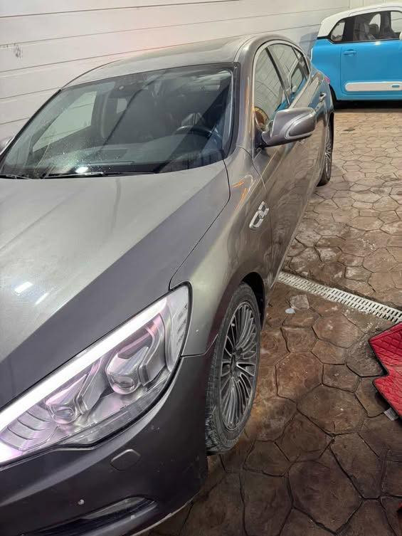 السلام عليكم كيا سيارة 2014 سيارة فول مكينة  كير ماكو اي نقص خير من الله شاشات خلفيه وتحكمات خلفيه بسمي تحوي  مكان السيارة السيدية ***********. ماشية 30 الف تقريبا 
سعر 140 ورقة بيهة مجال لشراي
