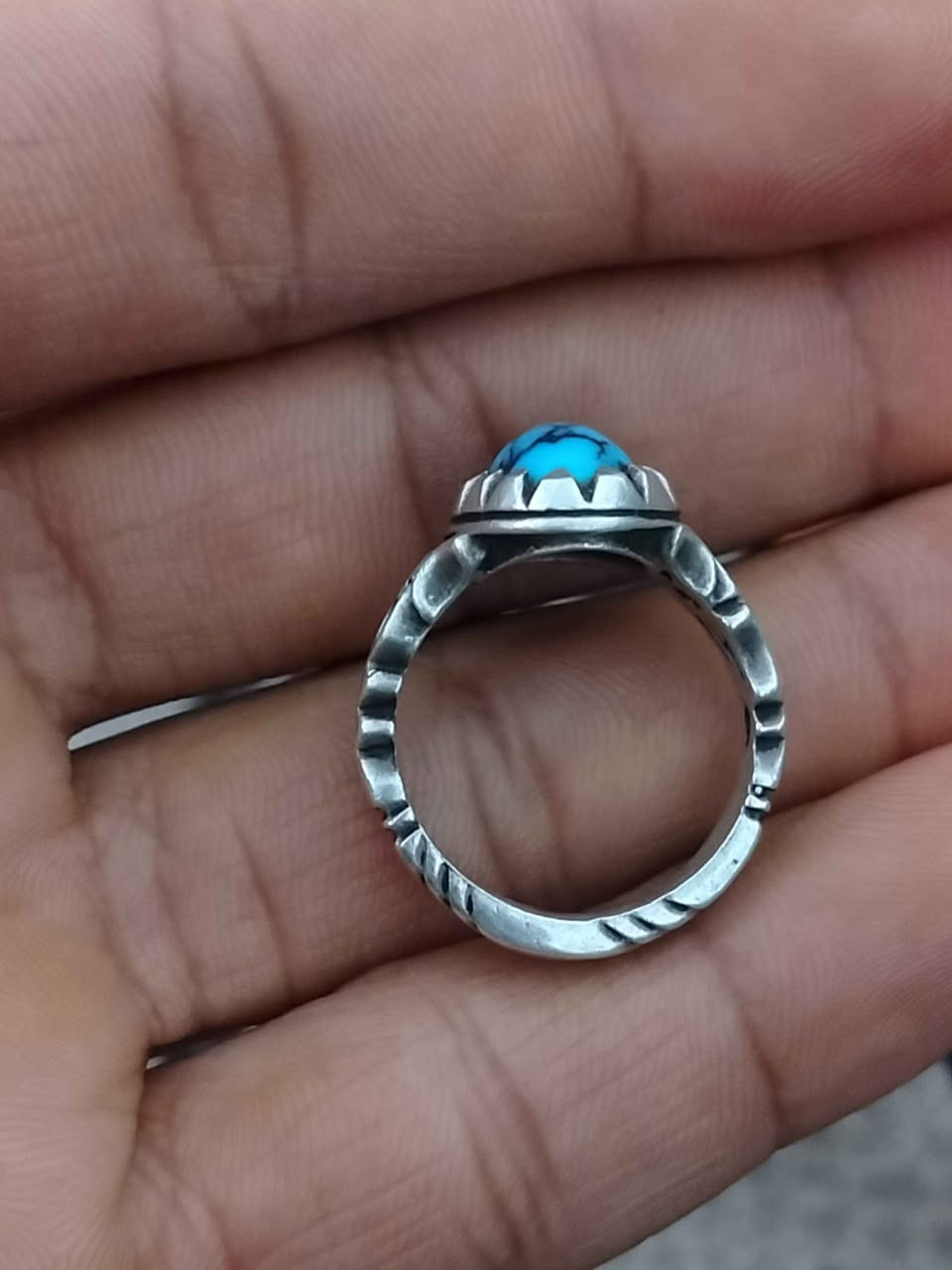 فيروز قديمه تحفه بصياغه يدويه خنصر 
مكاني بغداد الشعله للتواصل خاص او *********** بغداد, العراق
