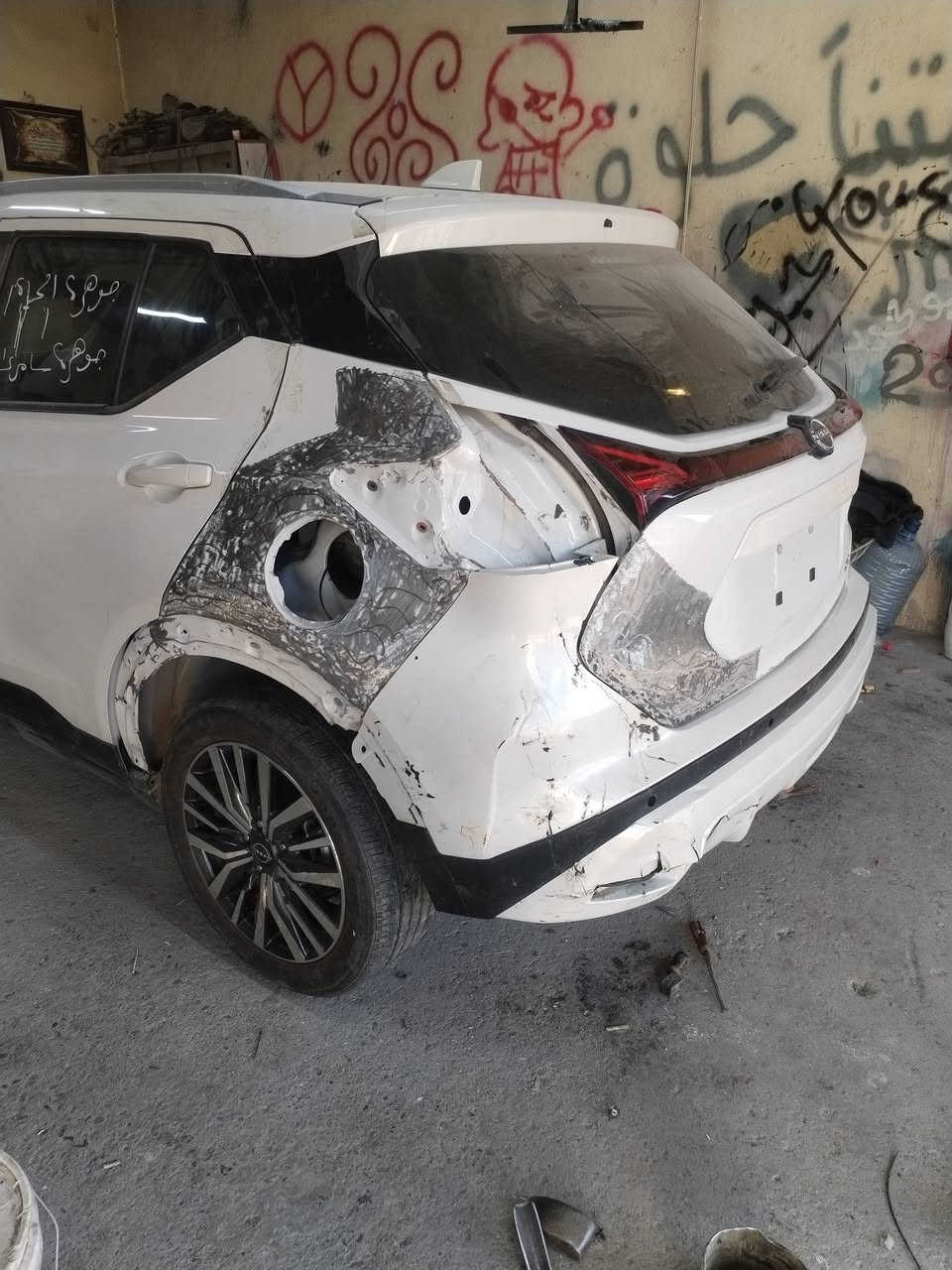 نيسان كيكس موديل 24 فول مواصفات دخول جيد مرقم اربيل قبل اسبوع وارد امريكي الضرر كما موضح في الصورة شرط 
السعر 165 $ السياره رقم حاليا وليس كاتي 
رقم الهاتف *********** العنوان اربيل
