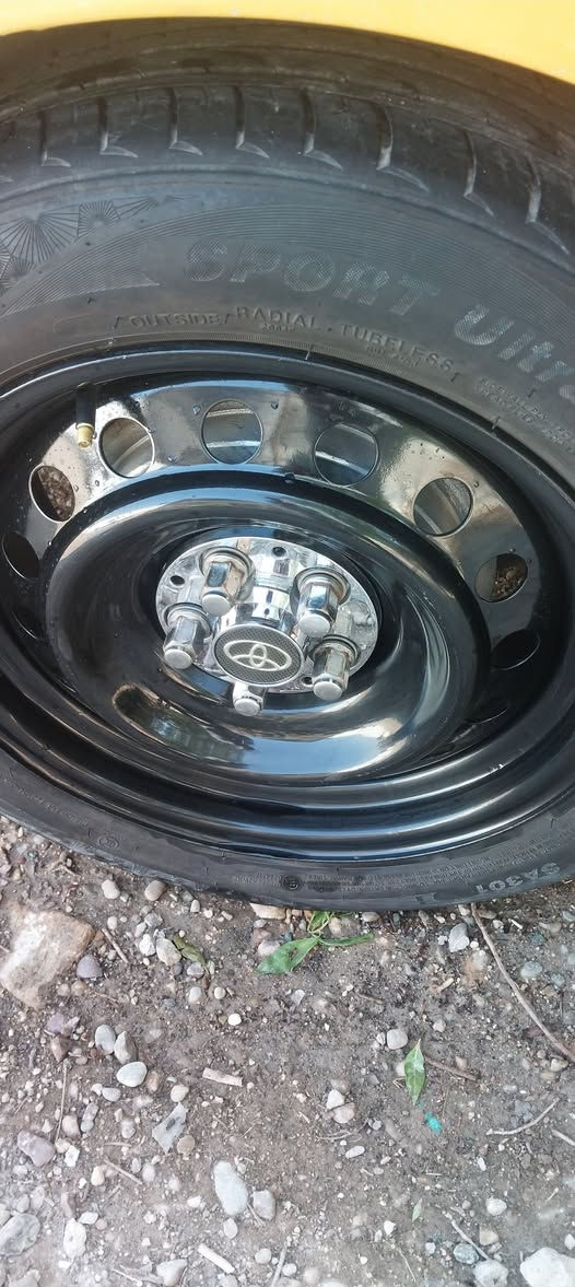 السلام عليكم شباب تخمين كورلا الأول ١٦/٥٥/٢٠٥ تخم تاير جديد والثاني ١٥/٦٥/١٩٥ وتخم تاير جديد للبيع اومراوس  الشمري يراسلني واتساب اوخاص مكاني بغدادهاتف ***********وبيه واتساب
