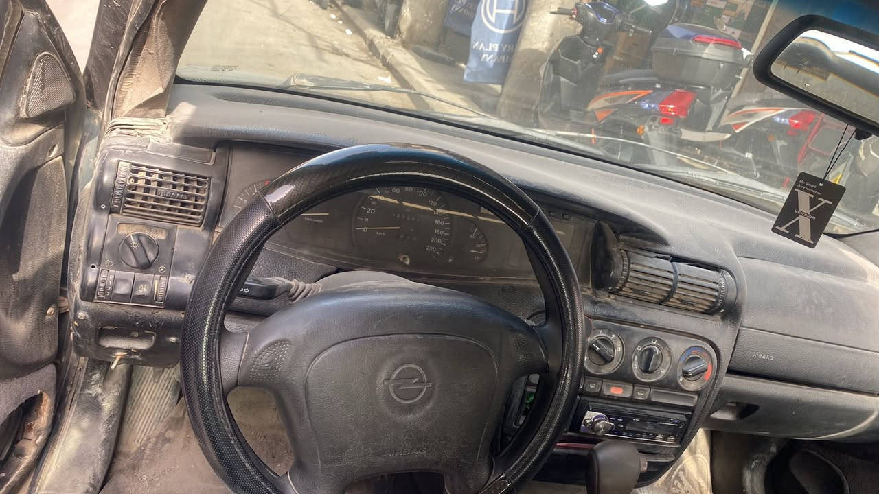 للبيع: سيارة اوبل بزون موديل 1995، كير ومحرك ونجي ياباني، رقم بغداد باسمي. السيارة جاهزة للبيع بسعر سيارة تسقيط. للتواصل والاستفسار، يرجى الاتصال على 

الرقم [***********]

السعر[29 قفل ]
