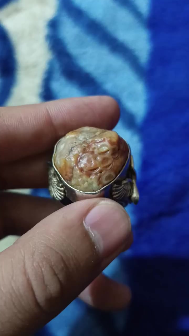 يدور ع ايد خشنة 🔥
صياغة ثقيلة


**إذا كنت صاحب هذا الإعلان وتريد حذفه لأي سبب، رجاءا أرسل رسالة إلى الدعم الفني**