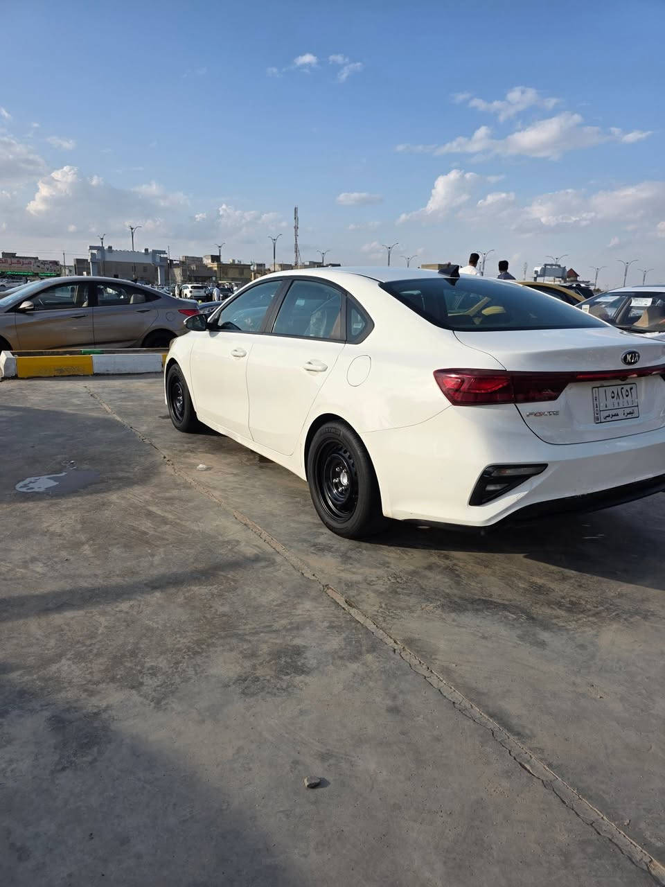 كيا فورتي مديل ٢١ رقم بصرة محرك ٢٠٠٠ دوش حادثهه جاملغ وبنيد بدون ضربة داخليه سياره جديده وجاهزه من كلشي مابيهه اي نقص محرك وكير وحداده وتبريد شرط الفحص سعر ١١٥ عنوان بصرة هاتف 📱 ***********
